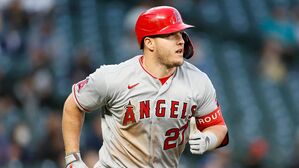 MLB 에인절스 간판스타 트라우트 무릎 수술&hellip;장기 결장 불가피