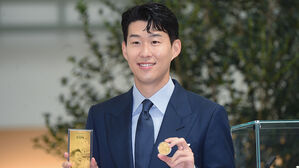 손흥민 기념 메달 출시&hellip;"더 훌륭한 대한민국 선수 될 것"