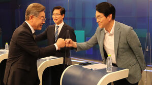 SNS에서도 이어진 이재명 vs 박용진 '기본주택' 설전