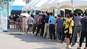 21시까지 '역대 최다' 1,681명 확진…내일 1천800명 안팎 전망