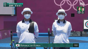 [영상] 5점 쏜 상대 "아"&hellip;양궁 혼성 16강, 1세트 승리