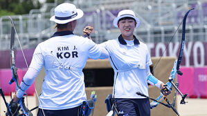 [영상] "역시 10점!" 믿고 보는 양궁, 혼성 8강 진출