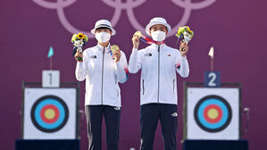 "국민에게 위로와 희망"&hellip;정치권 한목소리로 1호 금메달 축하
