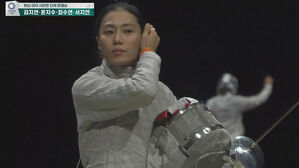 [영상] 러시아의 일방적인 공격&hellip;계속 벌어지는 점수 차 (여자 사브르 단체 준결승 5R)