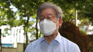 이재명 "선택 요구하면 경선 완주보다 지사직 사수할 것"