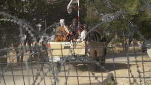 "똑똑…출근 안 하나?" 탈레반, 경제 살린다며 총 들고 집집 방문