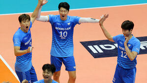우리카드, 6년 만에 배구 컵대회 우승&hellip;토종 거포 나경복 MVP