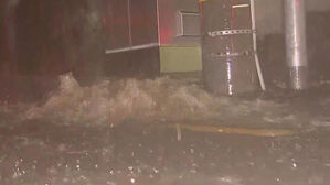 경남권 '벼락&middot;돌풍' 폭우&hellip;1시간에만 98mm 쏟아진 거제