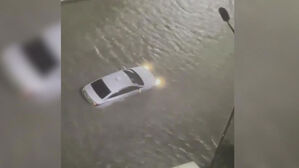 [현장 영상] 잠긴 도로에 '속수무책'&hellip;1천 명 주민 대피