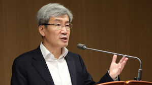 고승범, 소상공인 대출만기 연장 &middot; 이자유예 재연장 시사