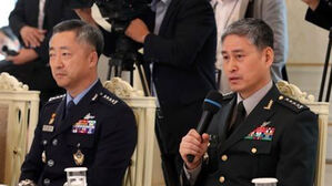 文 정부 초대 육 &middot; 공군 참모총장, 尹 캠프 국방특위 합류