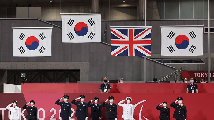 [포토] 금·은·동 싹쓸이…나란히 올라간 3개의 태극기