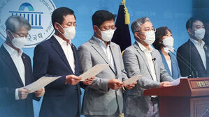 "고발 사주 안 했다" vs "검찰 쿠데타 시도"