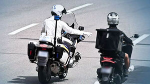 "배달이 급했어요"&hellip;오토바이 '무법 폭주' 단속 현장