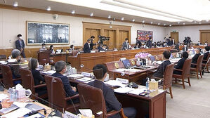 [HOT 브리핑] 文 정부 마지막 국정감사, 첫날부터 '파행'