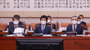 이재명 '변호사비 대납 의혹' 공방&hellip;"수임 자료 내라" vs "권한 밖"