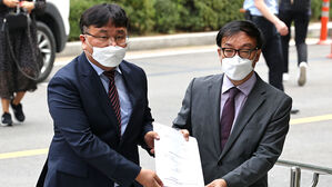 이낙연 지지자들 "이재명 후보 확정 효력 멈춰달라"&hellip;가처분 신청