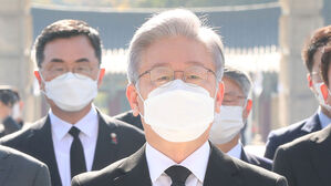 이재명 "尹, 사과 사진 2차 가해&hellip;한국판 홀로코스트법 제정해야"