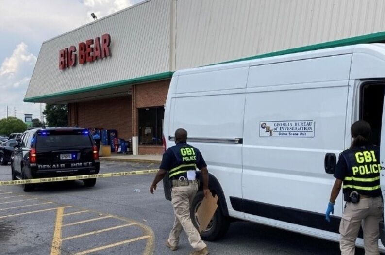 범인은 자신의 차에서 총을 가져와서 마스크를 쓰라고 했던 점원을 살해했다. 사진: 조지아주 경찰국