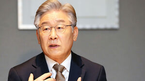 이재명 "재난지원금, 추가로 1인당 30&sim;50만 원 지급해야"