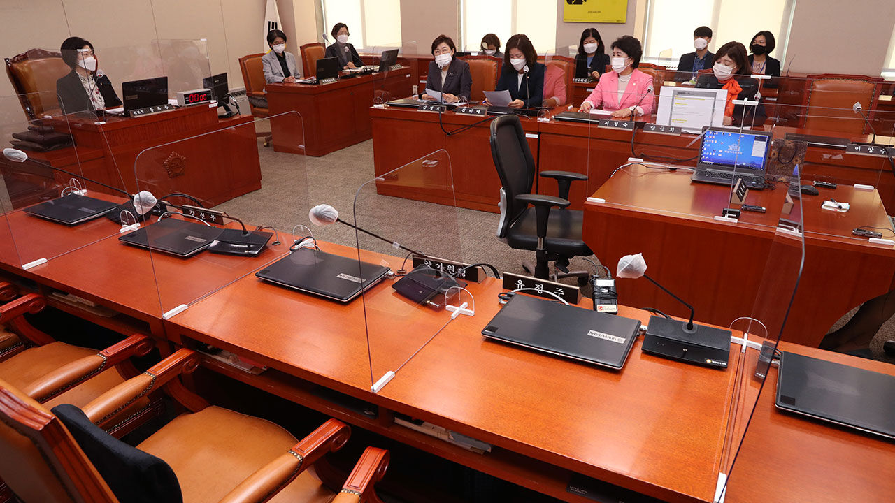국회 여성가족위 파행…국민의힘 "여성가족부는 여당가족부"