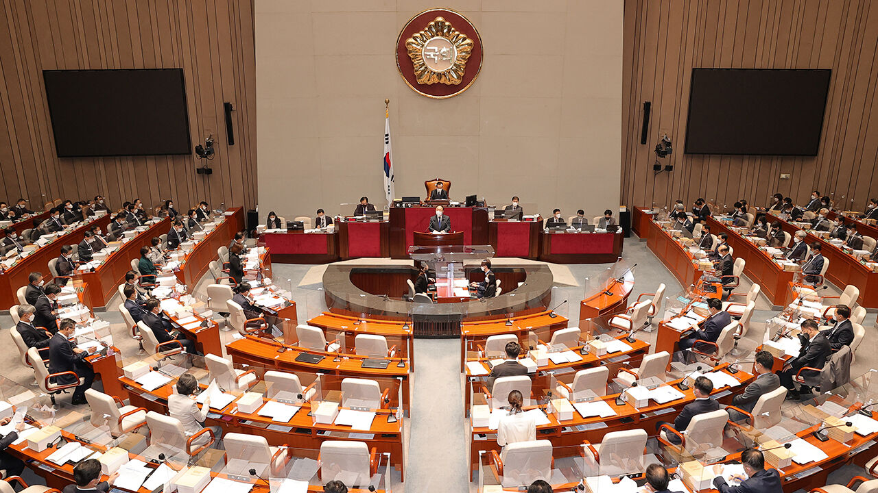국회, 내년도 정부 예산안 심사…재난지원금 공방 지속