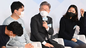 이재명 "스타트업 혁신 응원&hellip;과도한 '독점 이익' 자제해야"