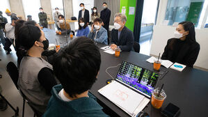 이재명, 청년 가상자산 간담회 참석&hellip;2030 표심에 구애