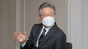 이재명 "윤석열, 일본엔 한마디 못하면서 文정부 비판"