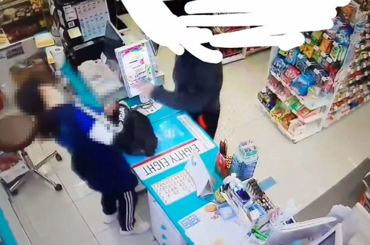 [Pick] 편의점 알바 뺨때린 손님 (사진=트위터 캡쳐)