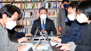 이재명 "5&middot;18 끝나지 않아&hellip;역사왜곡단죄법 만들 것"