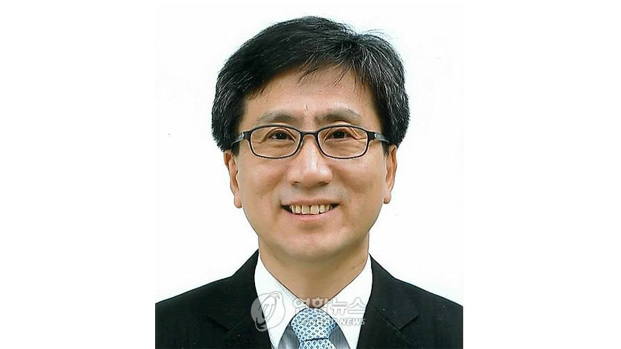 '문 대통령과 공동 집필' 김인회 교수, 감사원 감사위원에 제청
