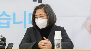 지난 2월, 나경원 캠프 합류 당시 기자회견하는 이수정 교수