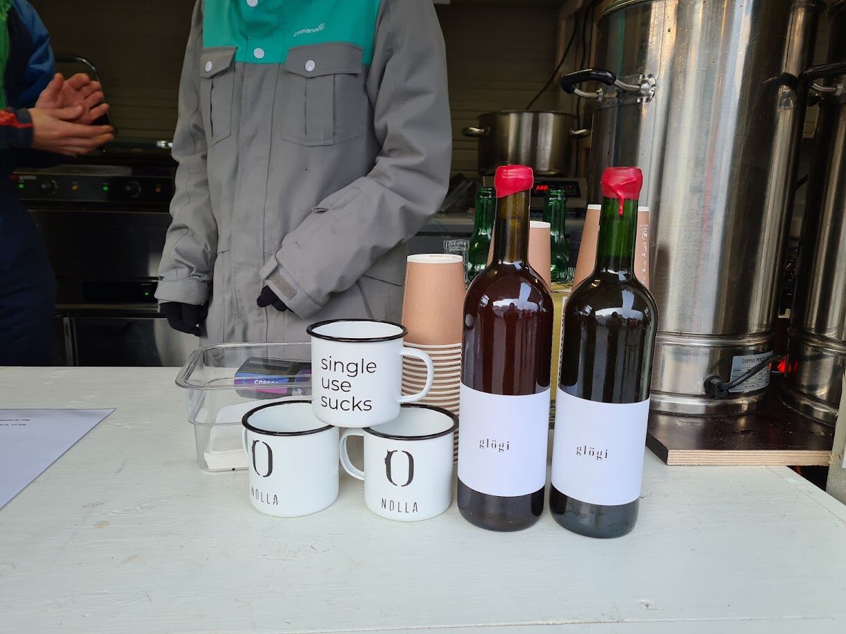 크리스마켓에서 판매되고 있는 핀란드판 뱅쇼 '글료기(glogi)'