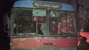 인도령 카슈미르 반군, 경찰 버스 공격 10여 명 사상