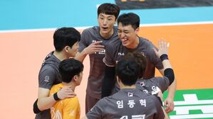 프로배구 대한항공, KB손해보험 7연승 저지&hellip;1위 수성