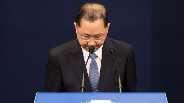 고개 숙인 김진국 (사진=연합뉴스)