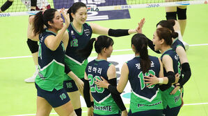 V리그 현대건설, KGC인삼공사에 역전극&hellip;7연승 질주