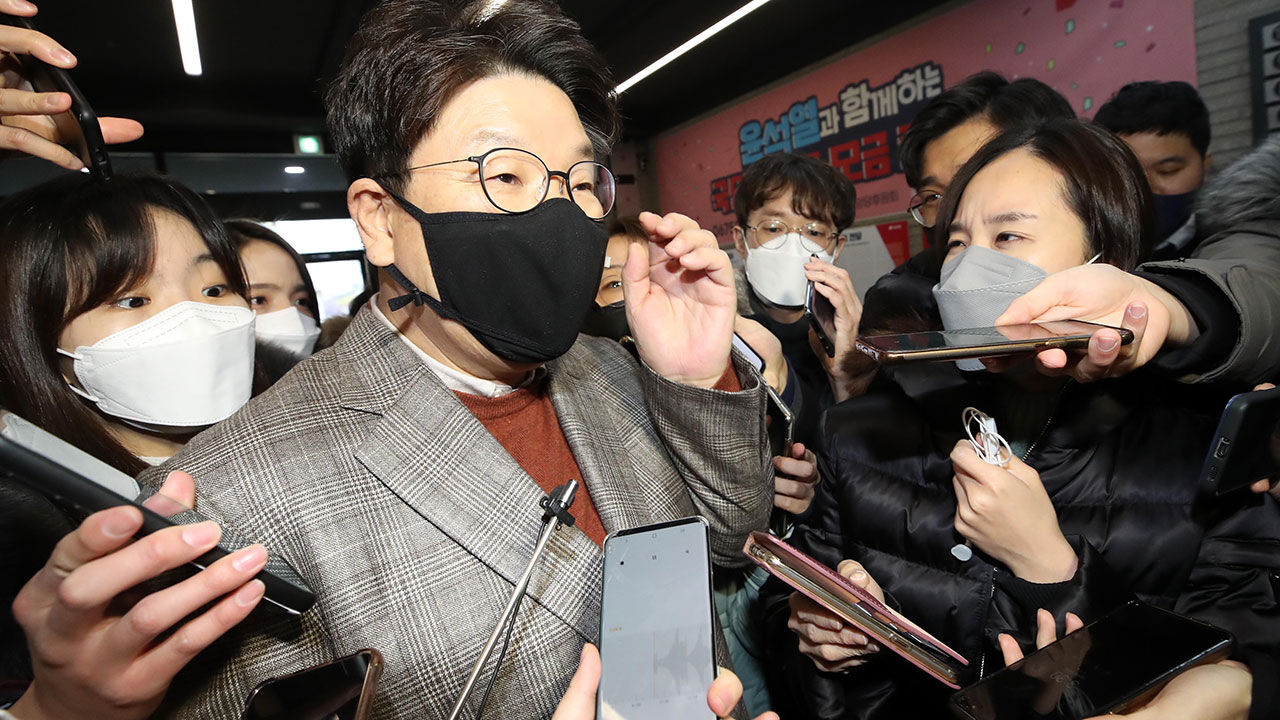 권성동, 사무총장 사퇴…"모든 불만과 분열 사라지길"