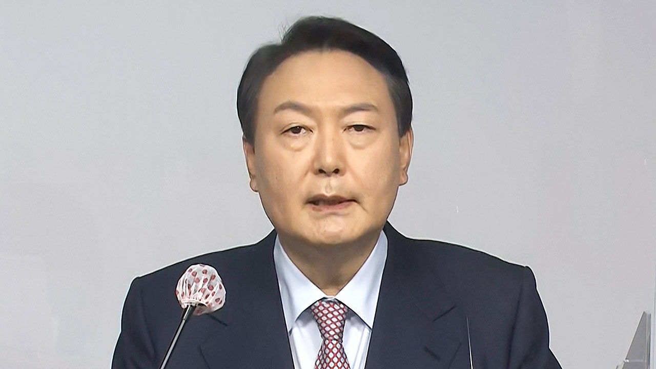 윤석열, 청년간담회 '폰석열' 논란 사과… 행사 주도 박성중 선대위 사퇴