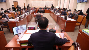 '고1부터 정당 가입 가능'&hellip;정당법 법사위 통과