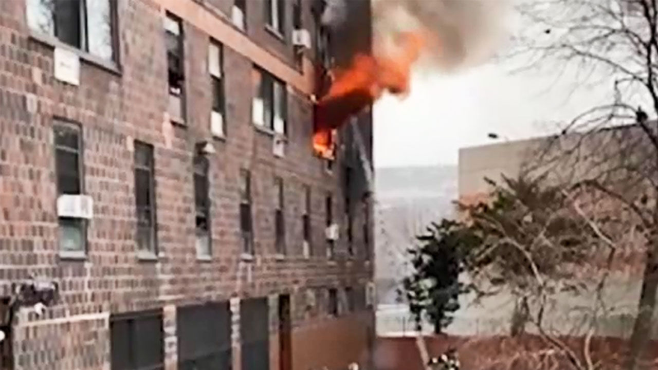 미국 뉴욕 브롱크스 아파트 화재 현장