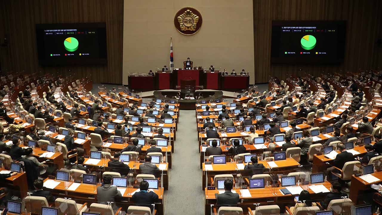 공공기관에 '노동이사' 의무화…공공기관법 본회의 통과