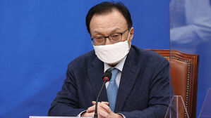 이해찬 "박정희, 절대빈곤 탈출 위해 열심히 일…성장기반 마련"