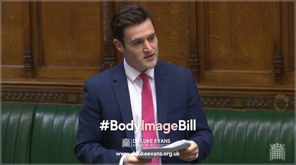 (주말용)[Pick] '비현실적 몸매 보정' 막히나…영국서 발의된 '이 법안'