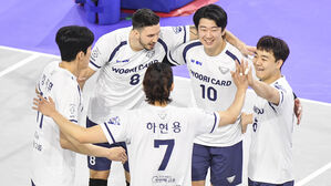 알렉스 '트리플 크라운&middot;35득점'&hellip;우리카드, 3연패 탈출