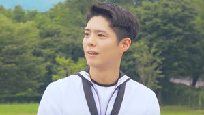 [SBS Star] Park Bo Gum Becomes a Licensed Barber in the Military