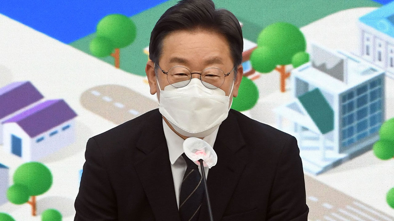 이재명, 홍남기 '추경 증액 반대' 맹폭…"월권 · 심각한 발언"