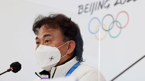 [Pick] '베이징 편파 판정' 항의한 최용구 국제심판, ISU가 박탈했다