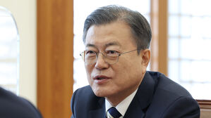 문 대통령 "남북회담 선결 조건 없다&hellip;선거 결과로 부적절한 상황될 수도"